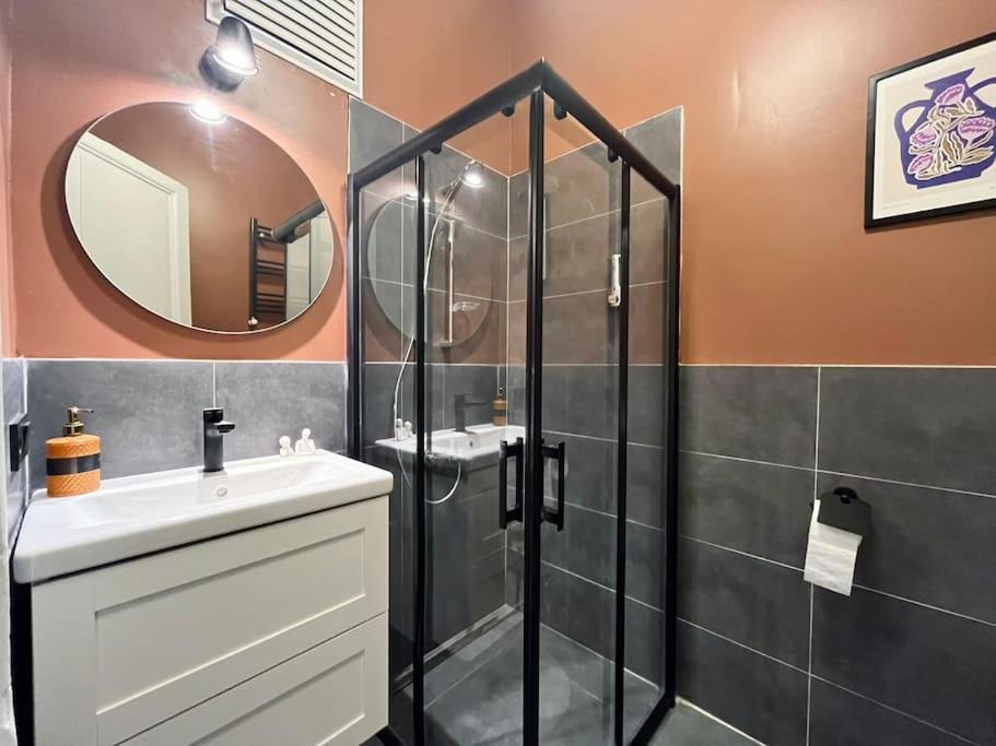 Charming 2br Ac In Center - Santur D1