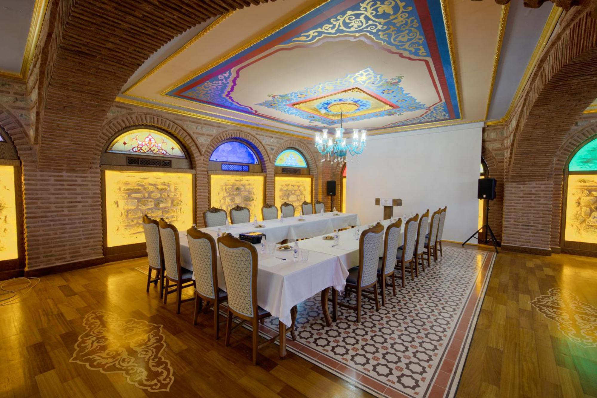 Seven Hills Palace & 4*