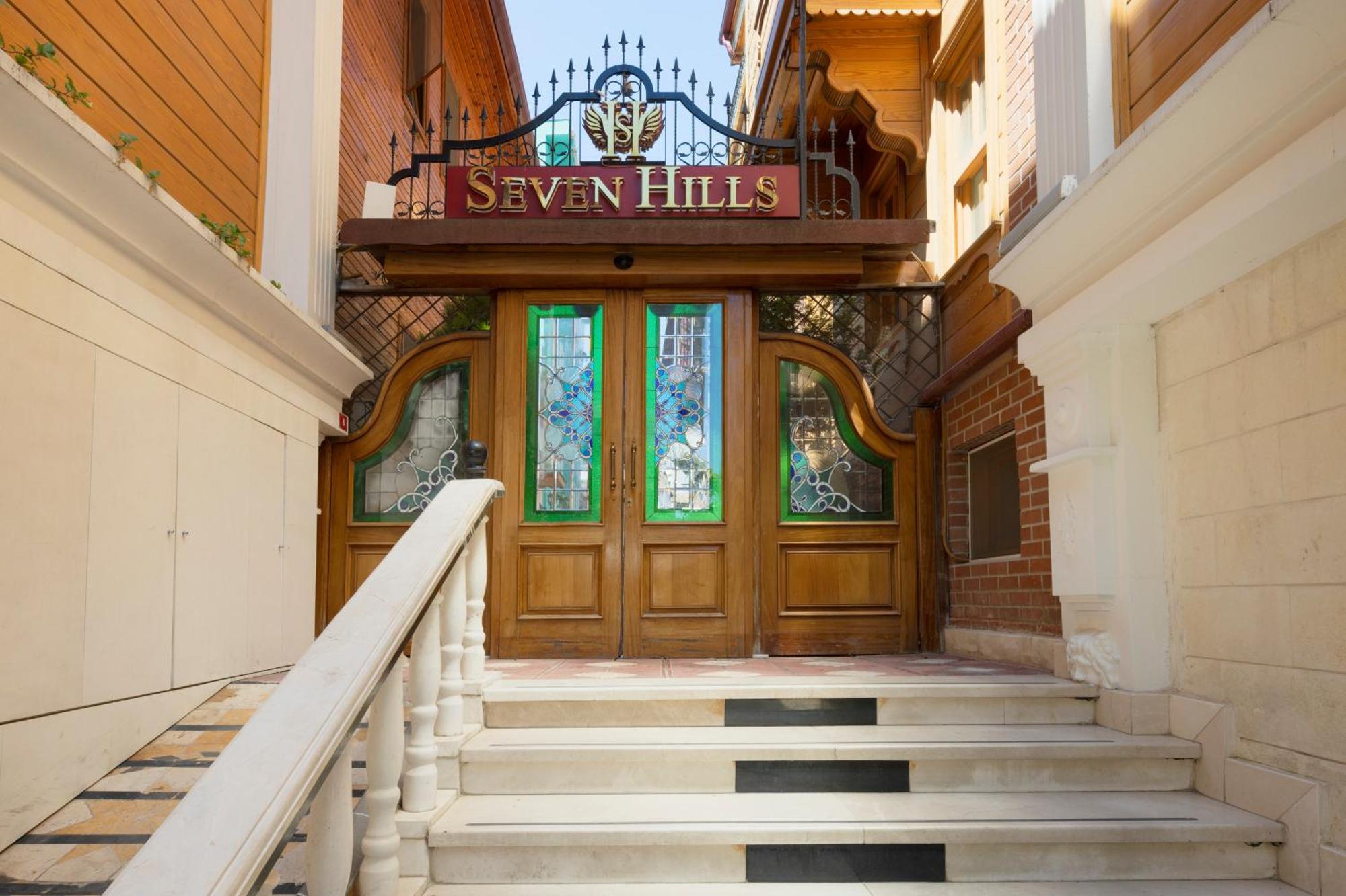 Hotel Seven Hills Palace &