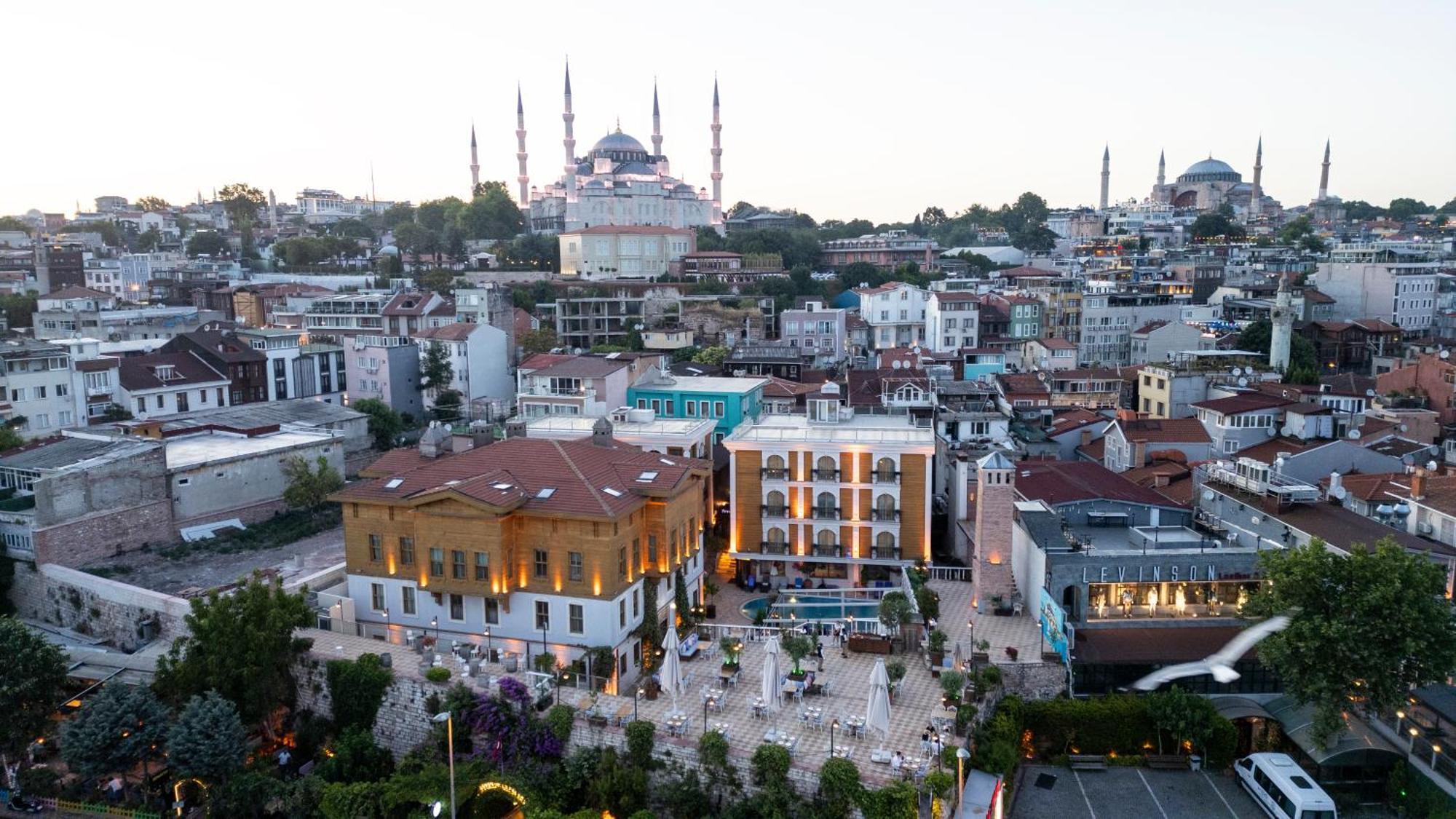 Seven Hills Palace & Hotel 4*