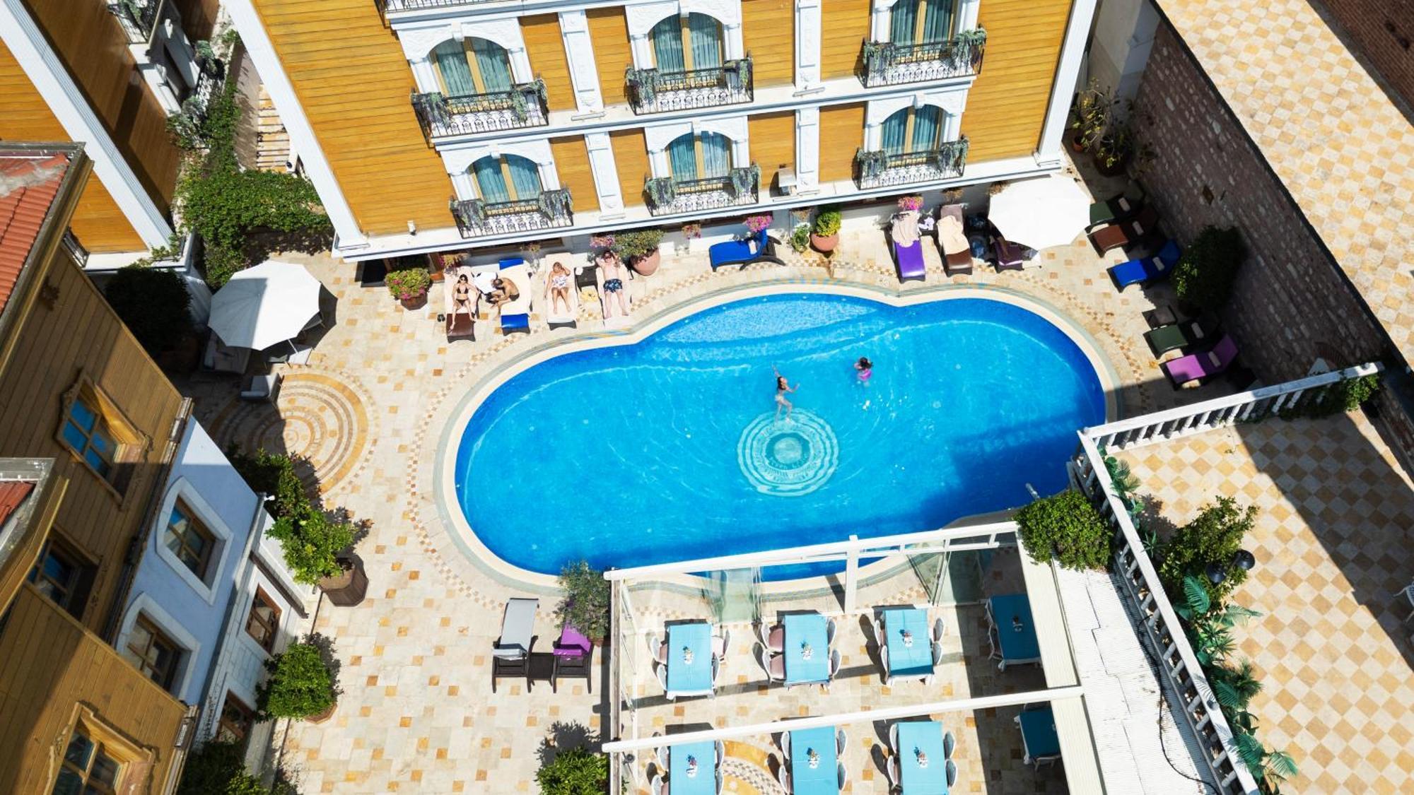 Seven Hills Palace & 4*
