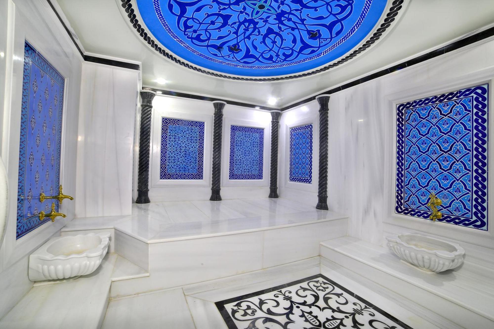 Seven Hills Palace & 4*
