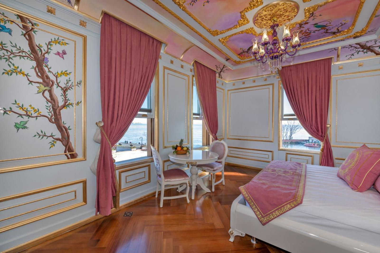 Hotel Seven Hills Palace & 4*