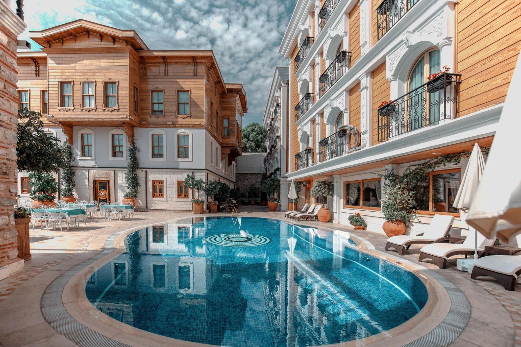 Seven Hills Palace & Hotel