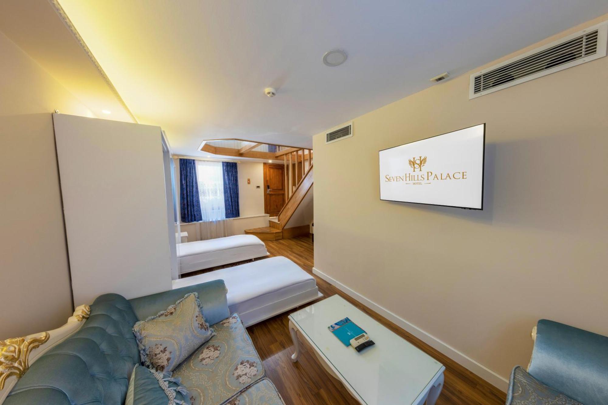 Hotel Seven Hills Palace &