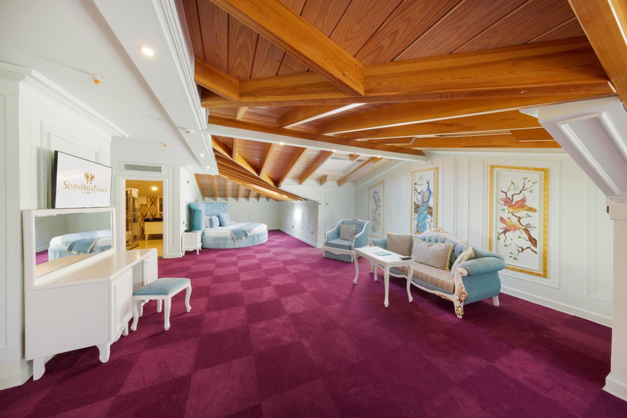 Hotel Seven Hills Palace & 4*