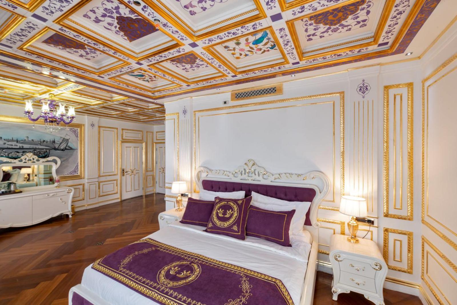 Seven Hills Palace & 4*