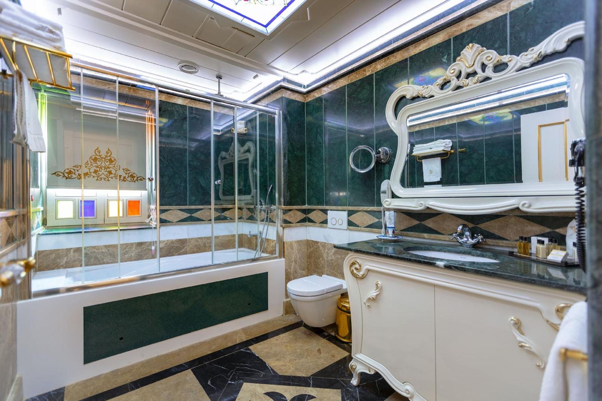 Seven Hills Palace & Hotel 4*