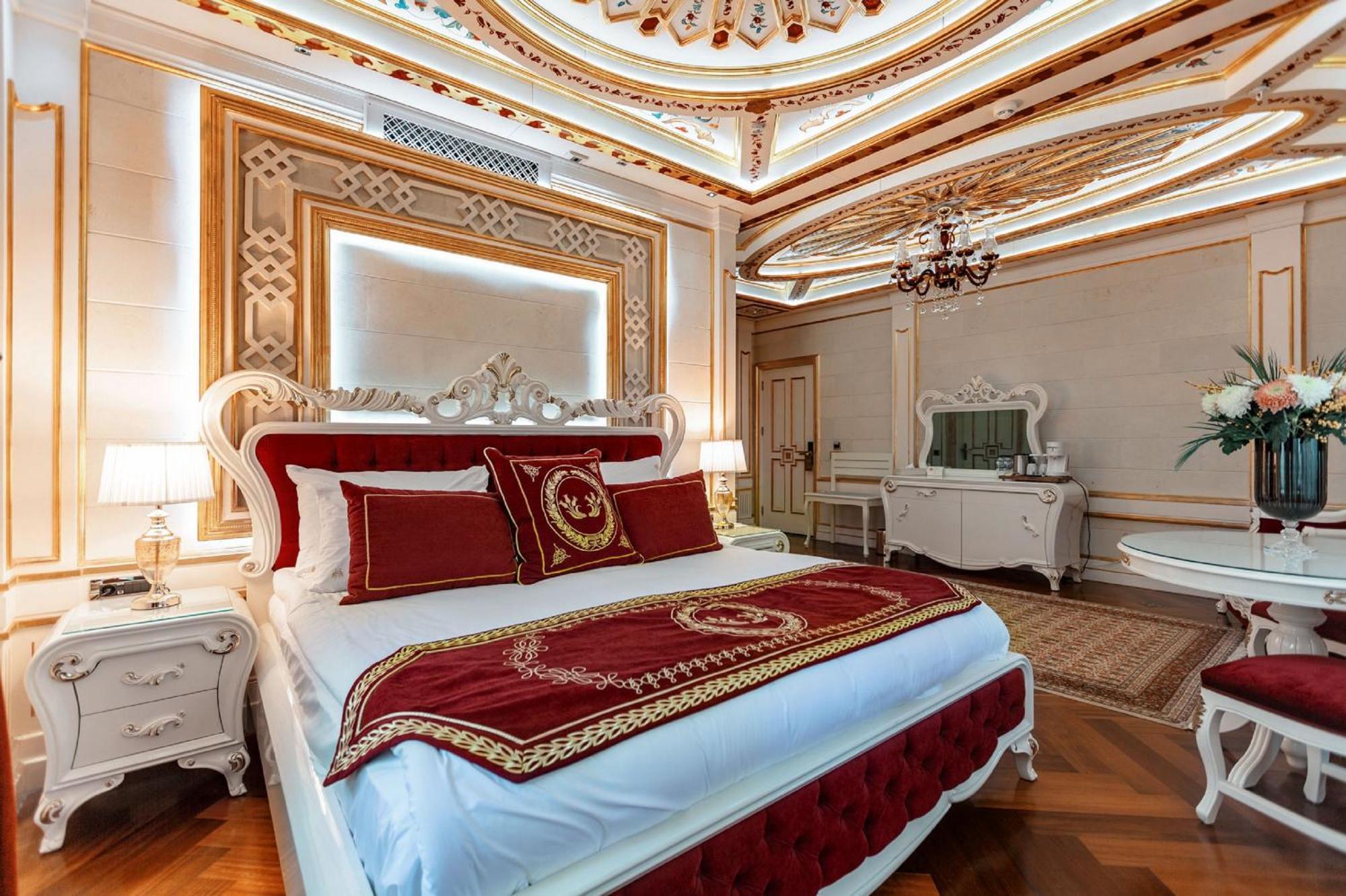 Seven Hills Palace & Hotel