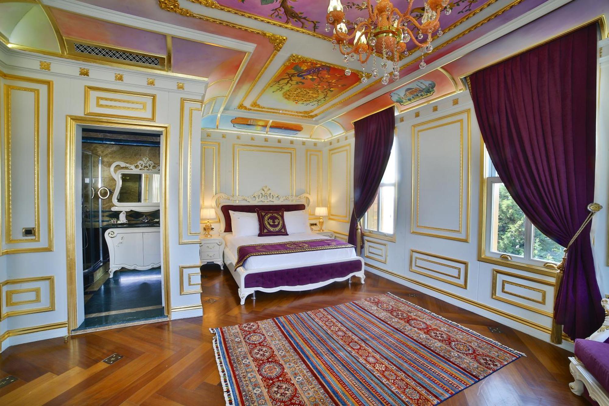 Seven Hills Palace & 4*