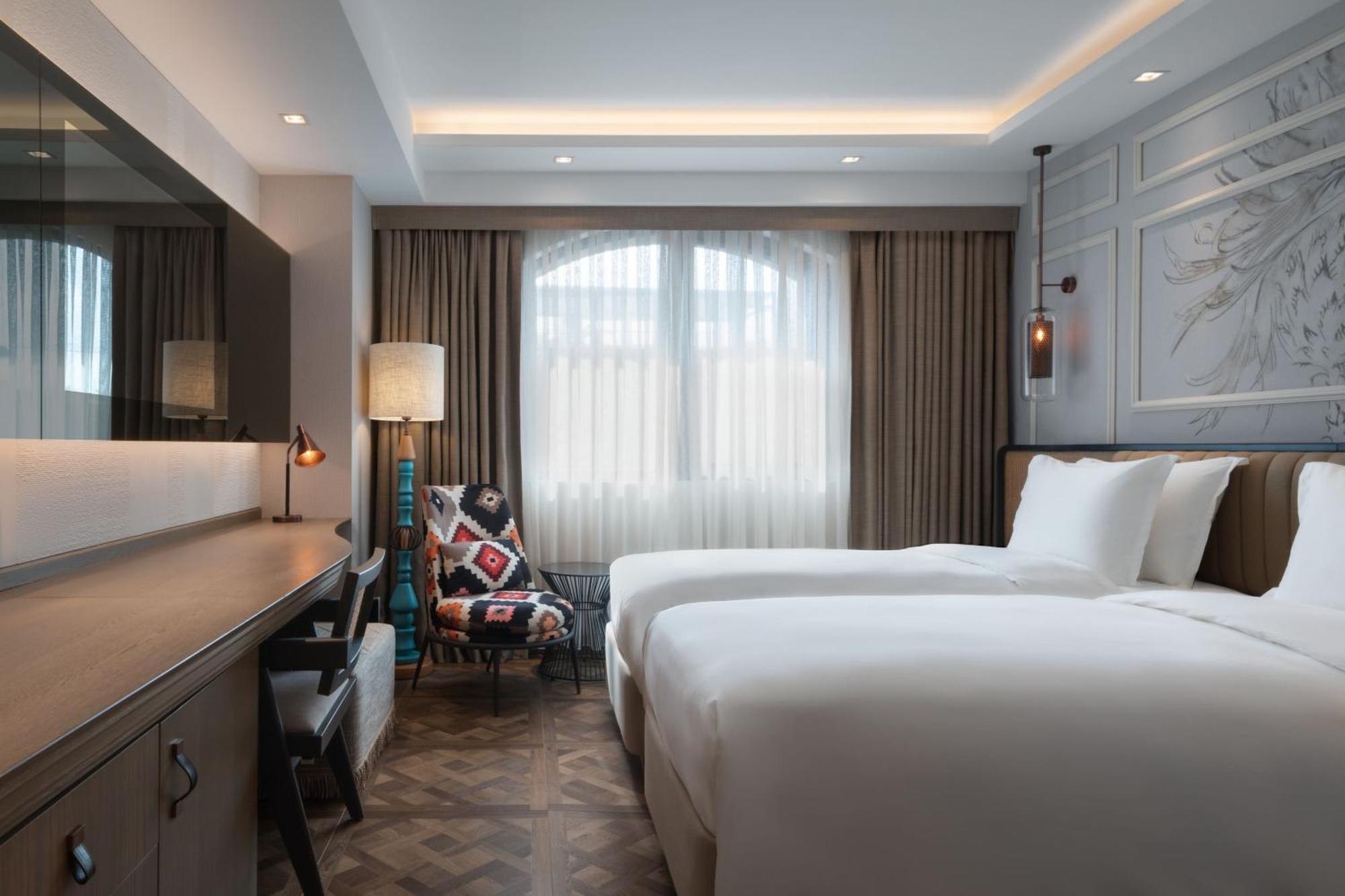 Burdock Istanbul, Autograph Collection *