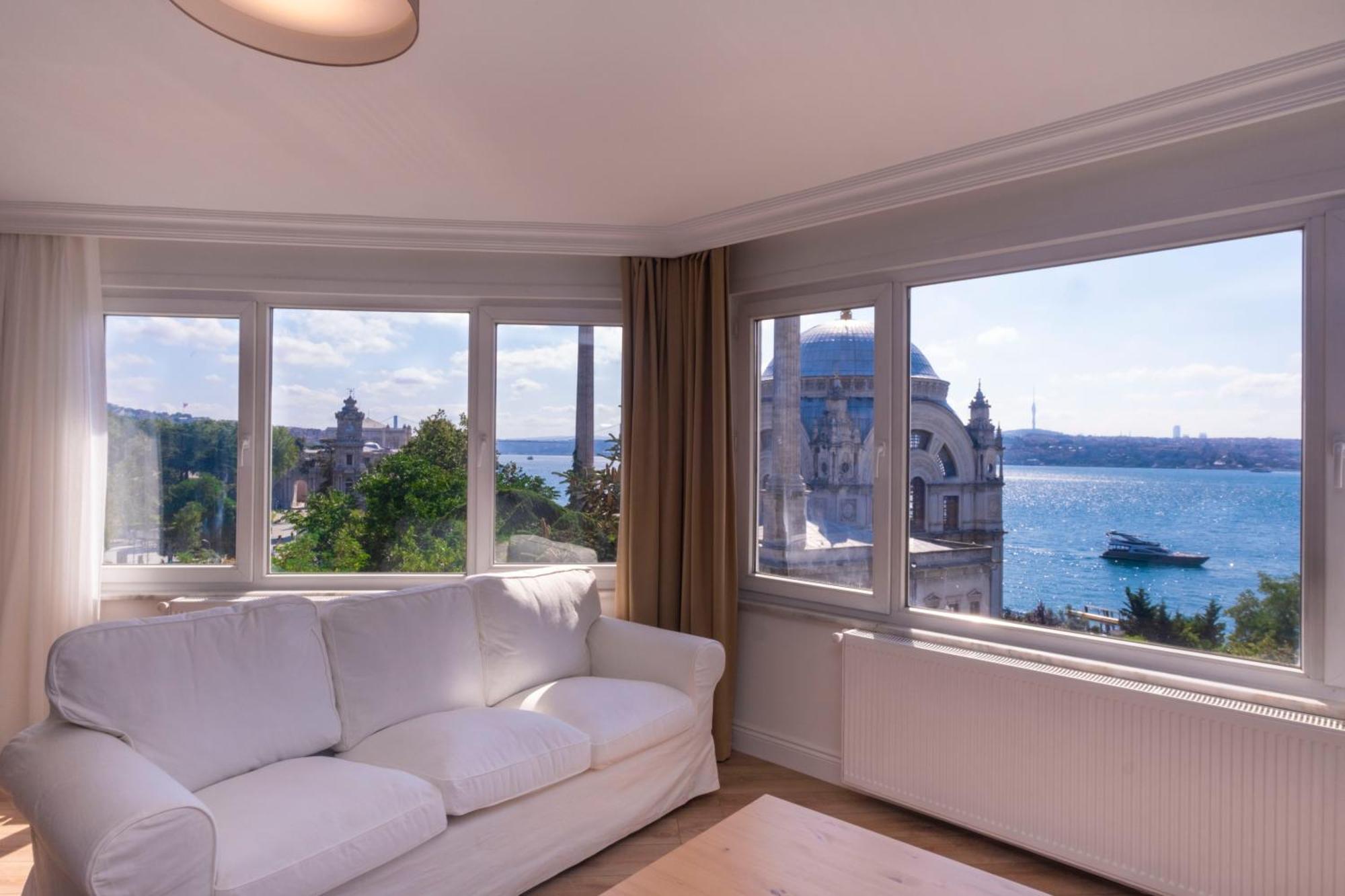 Contemporary Waterfront With A Stunning View *