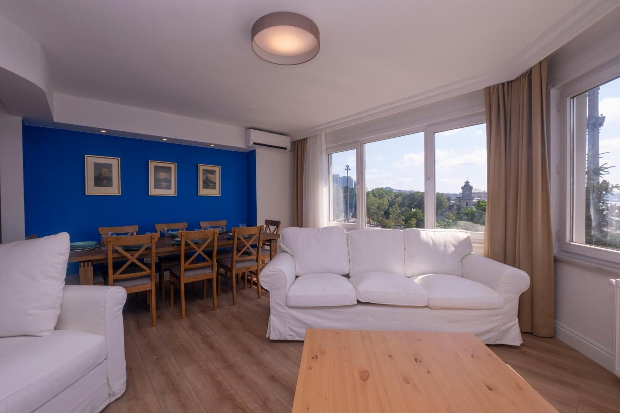 Contemporary Waterfront With A Stunning View Apartment