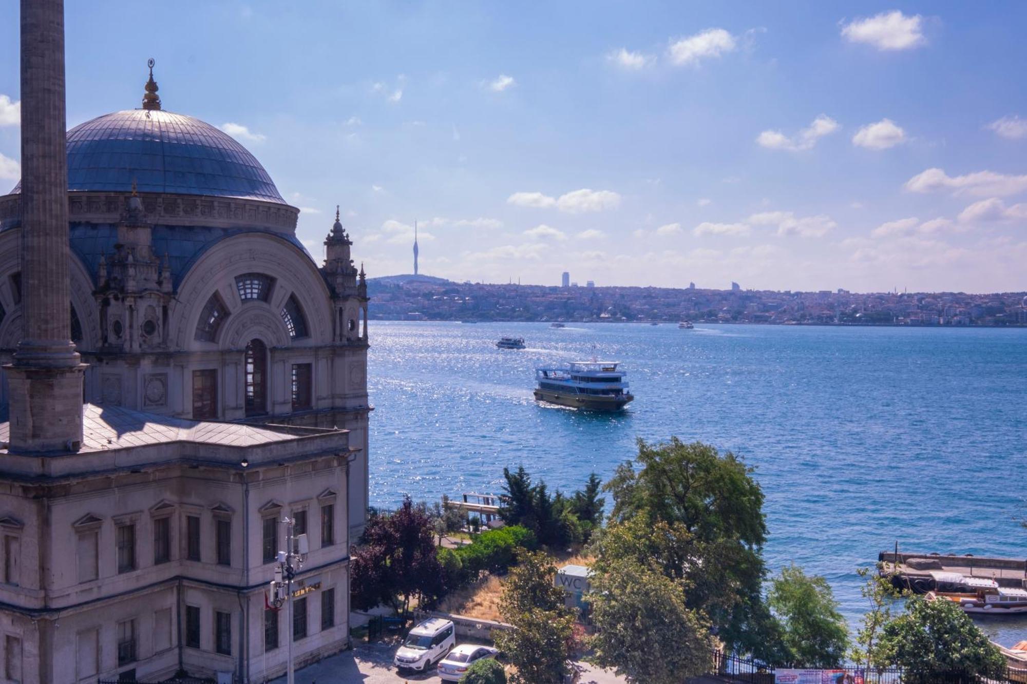 Contemporary Waterfront With A Stunning View Istanbul