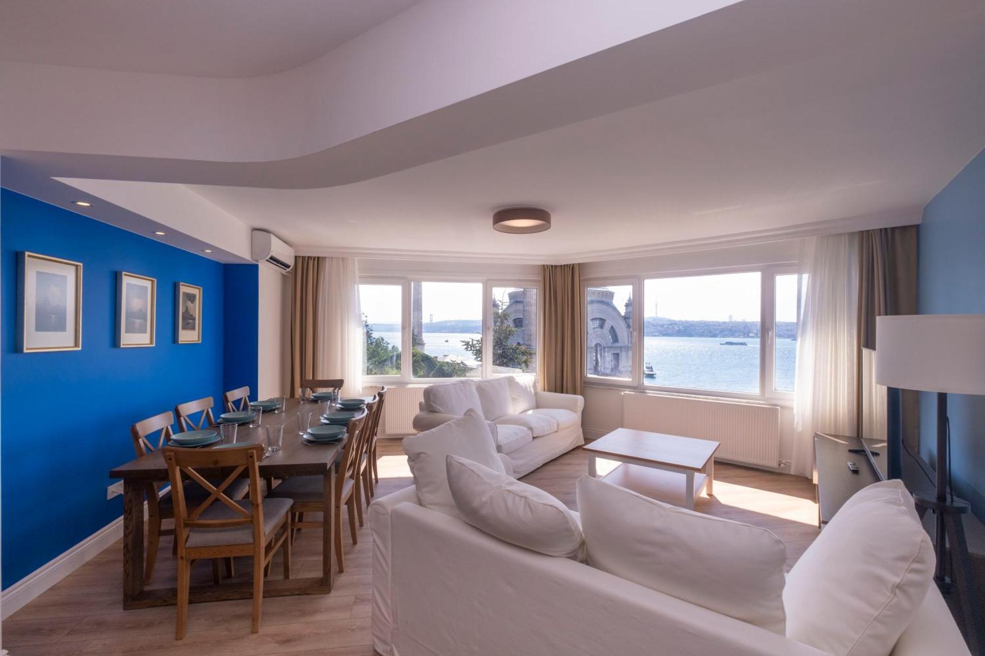 Contemporary Waterfront With A Stunning View Apartment