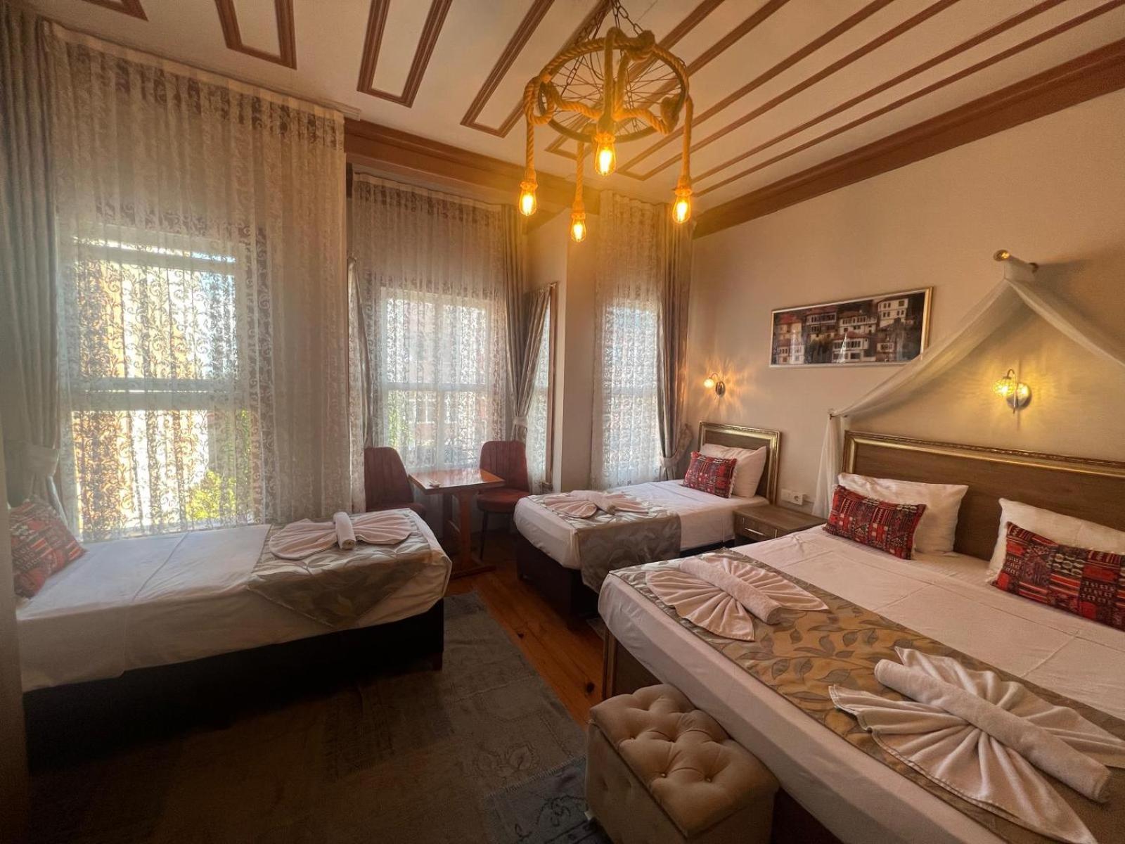 April Hotel 2*