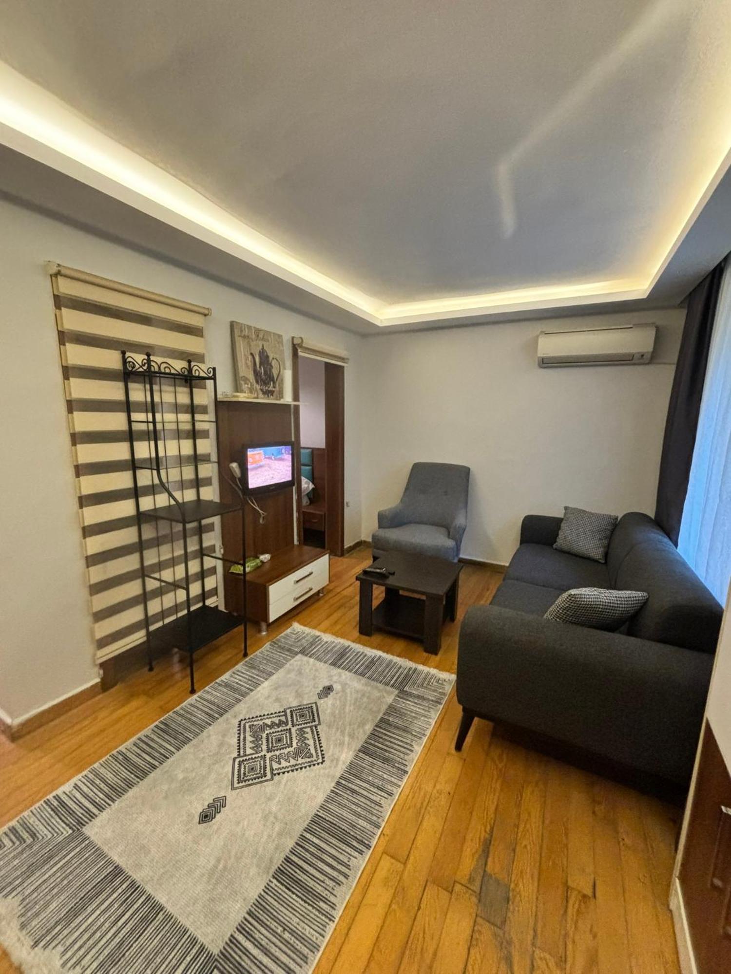 Cozy Garden-level Near Taksim Apartment *