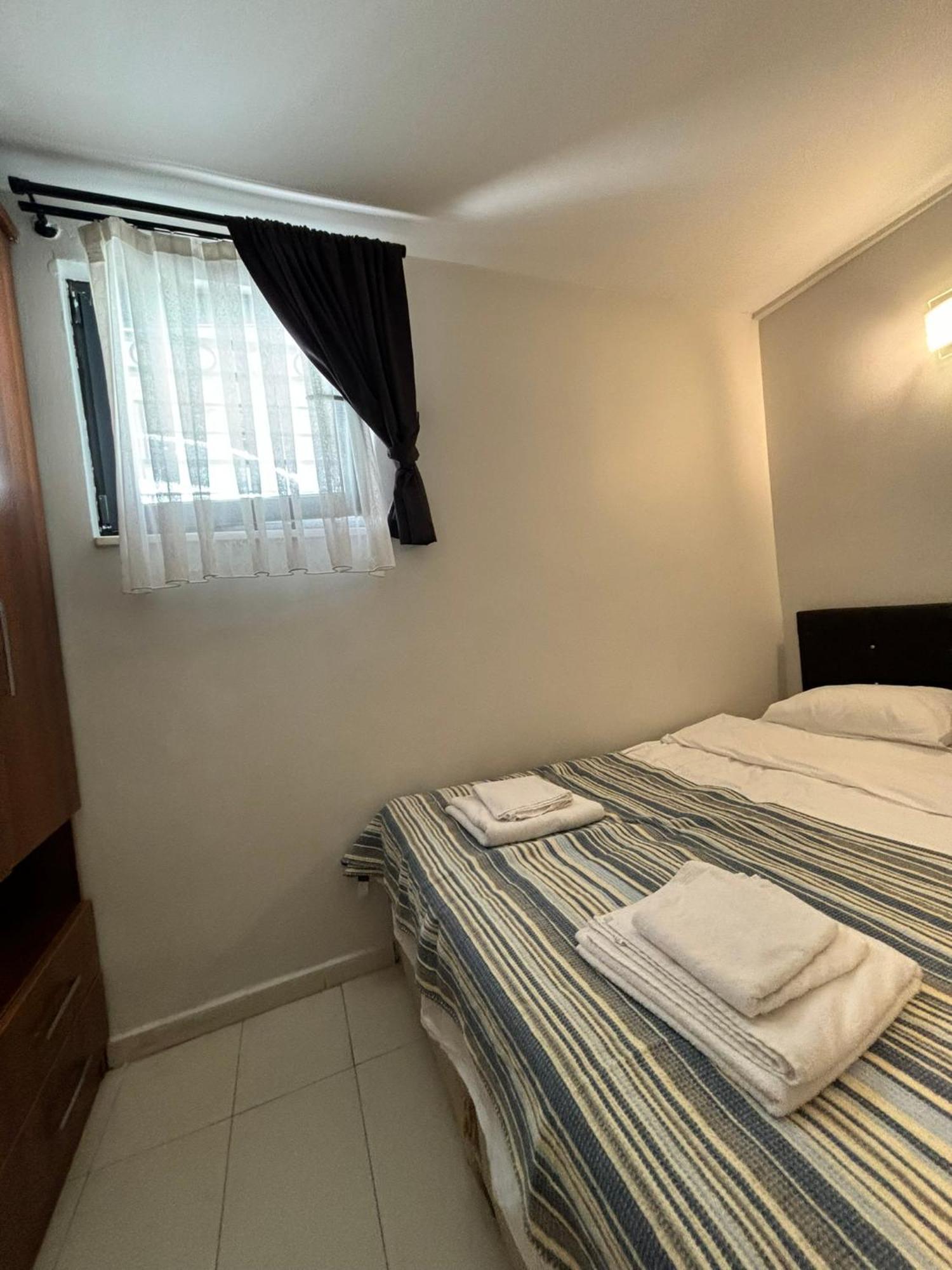 Charming Semi-basement Steps From Taksim Square No 1 *