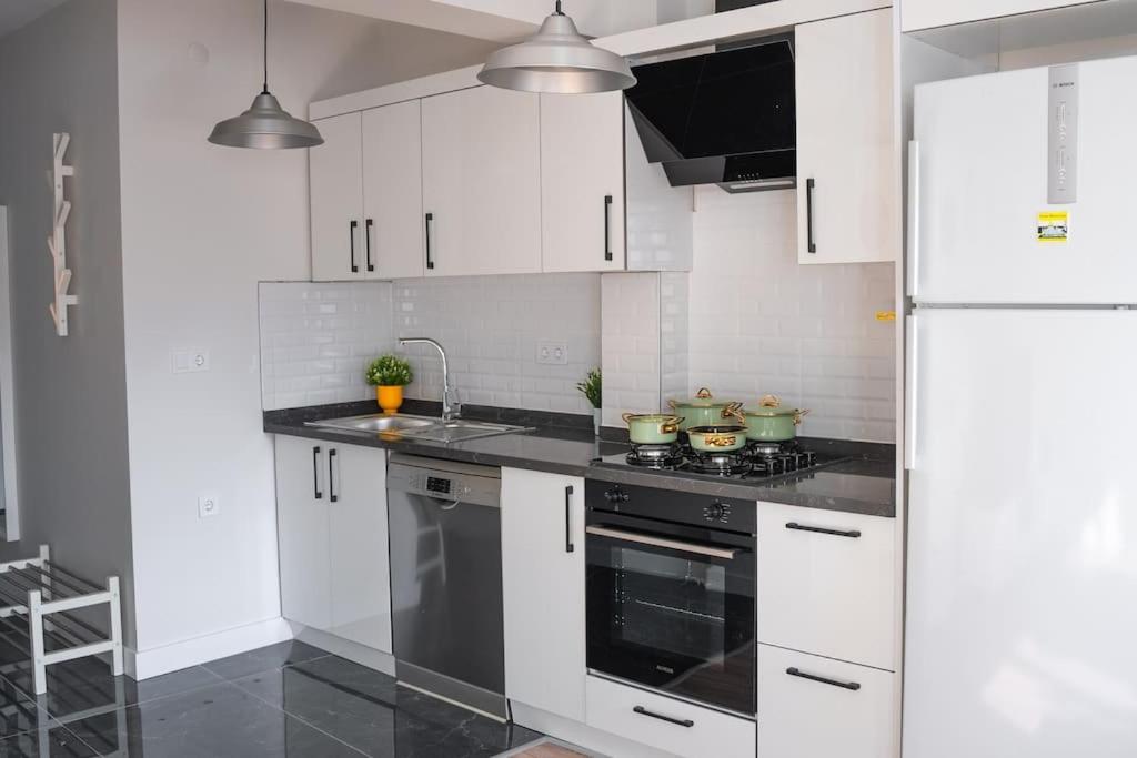 Apartment Cozy Flat In Kadikoey 2br New Hou *