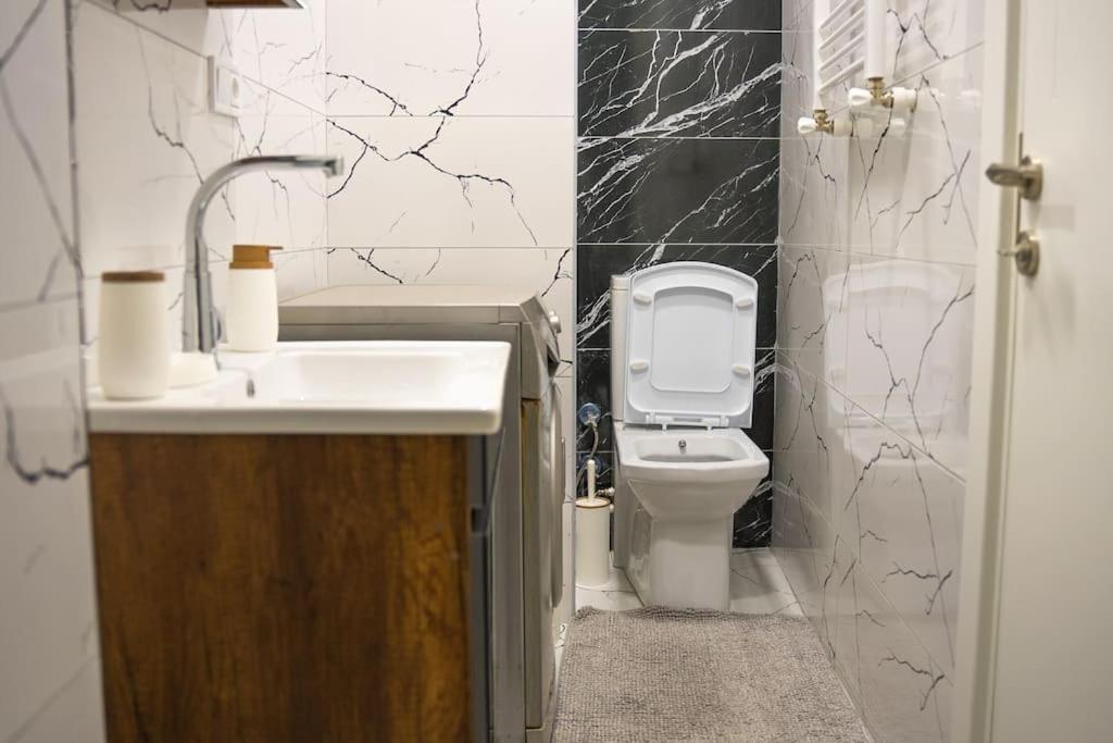 Apartment Cozy Flat In Kadikoey 2br New Hou Istanbul