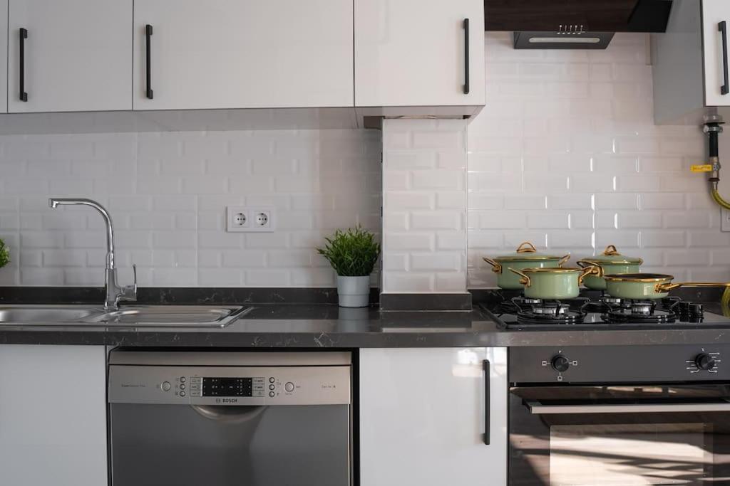Apartment Cozy Flat In Kadikoey 2br New Hou Istanbul
