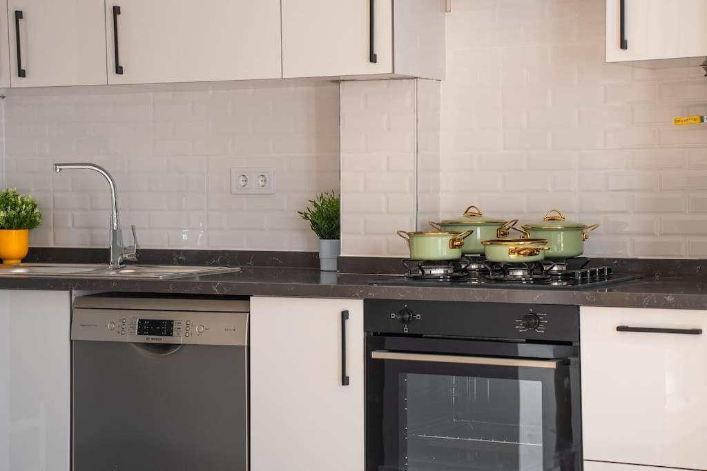 Cozy Flat In Kadikoey 2br New Hou