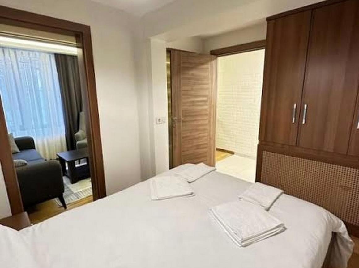 Cozy Garden-level Near Taksim Apartment *