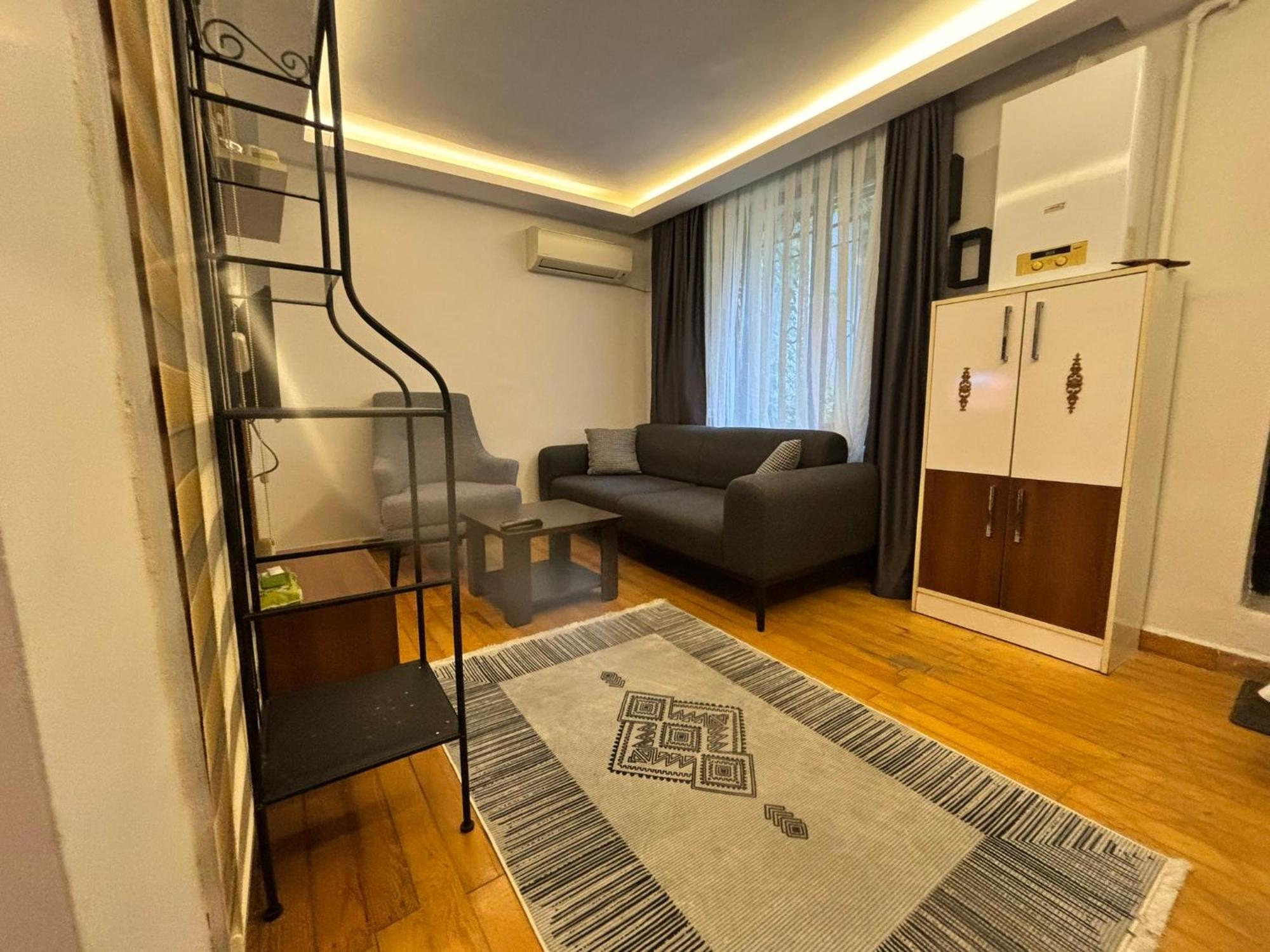 Cozy Garden-level Near Taksim Apartment Istanbul