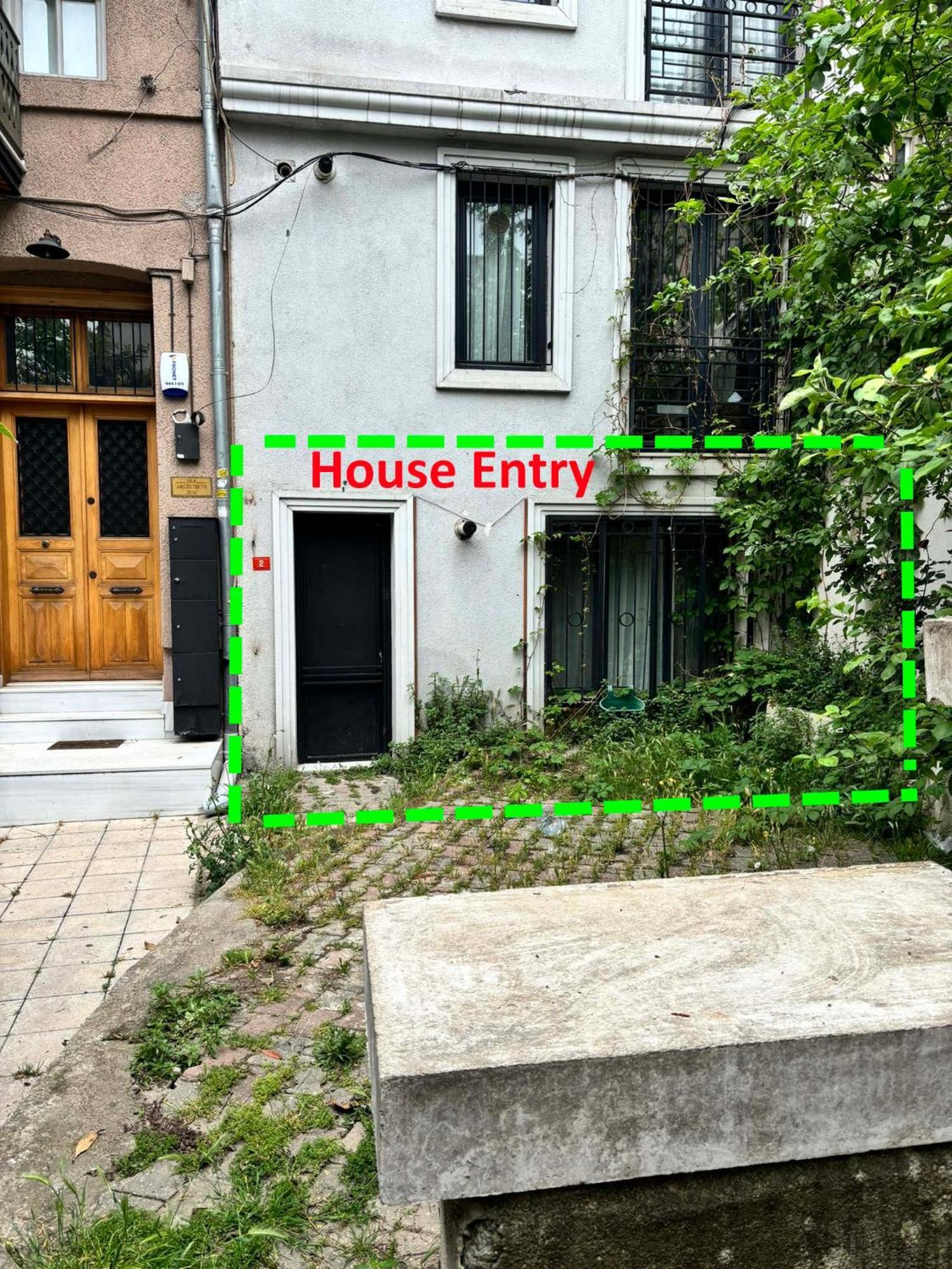 Apartment Cozy Garden-level Near Taksim Istanbul