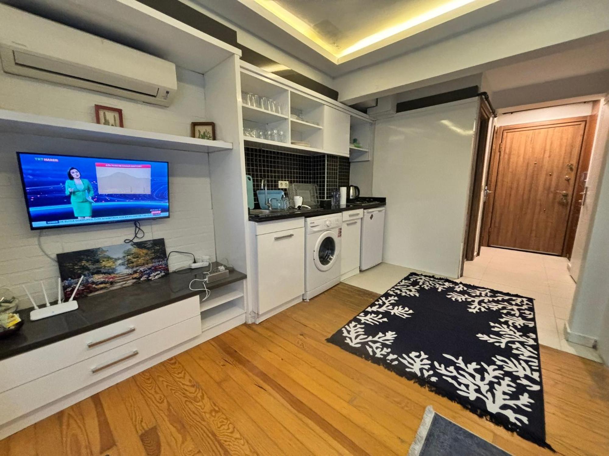Charming Semi-basement Steps From Taksim Square No 1 * Istanbul