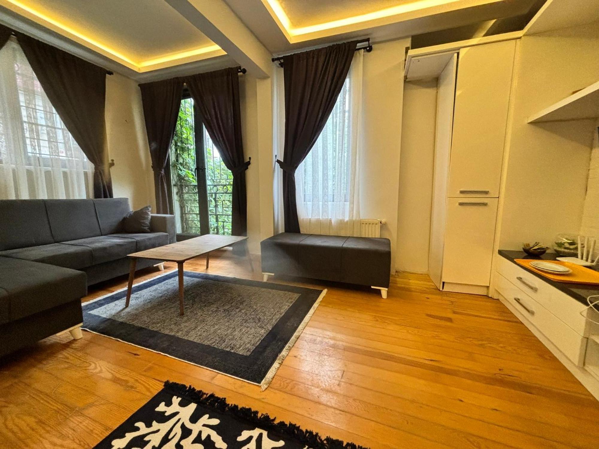 Charming Semi-basement Steps From Taksim Square No 1 Apartment Istanbul