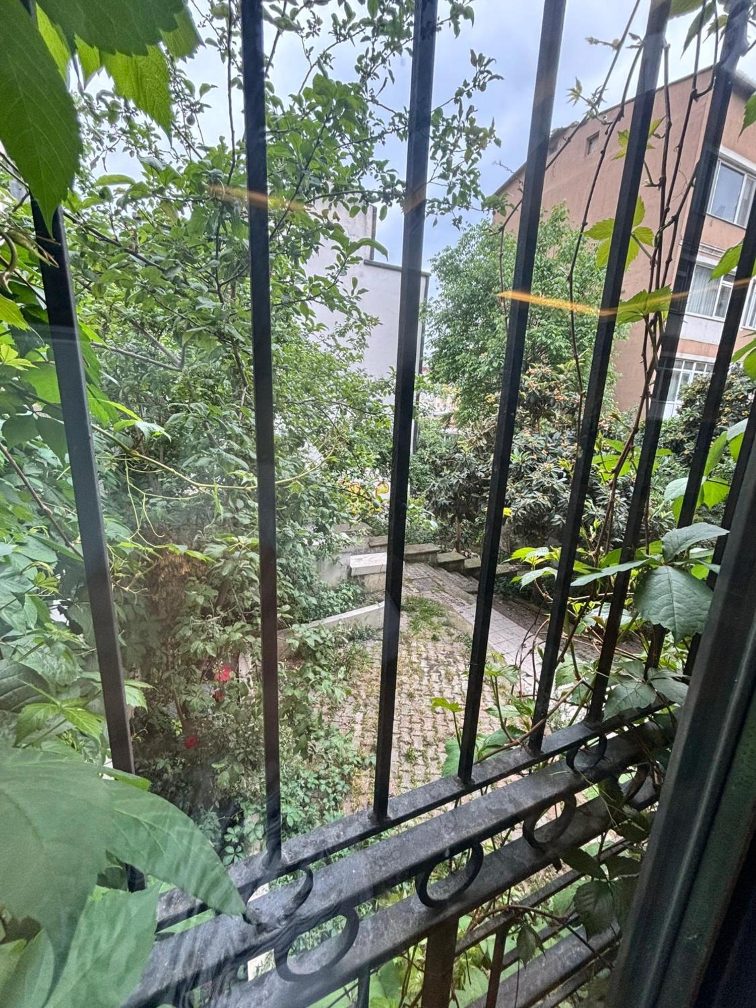 Charming Semi-basement Steps From Taksim Square No 1 * Istanbul