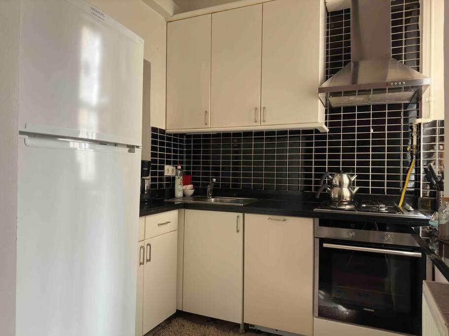 2br, 2ba, 1st Floor Of Historical Building ,galata Istanbul