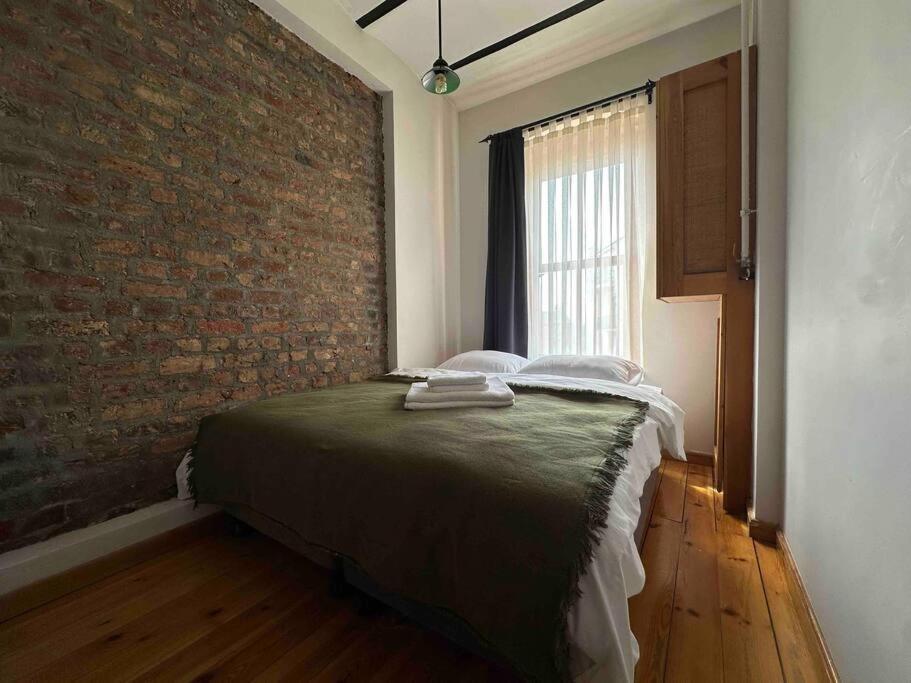 2br, 2ba, 1st Floor Of Historical Building ,galata Apartment *