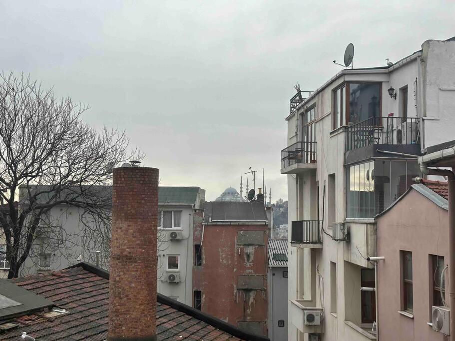 Apartment 2br, 2ba, 1st Floor Of Historical Building ,galata *