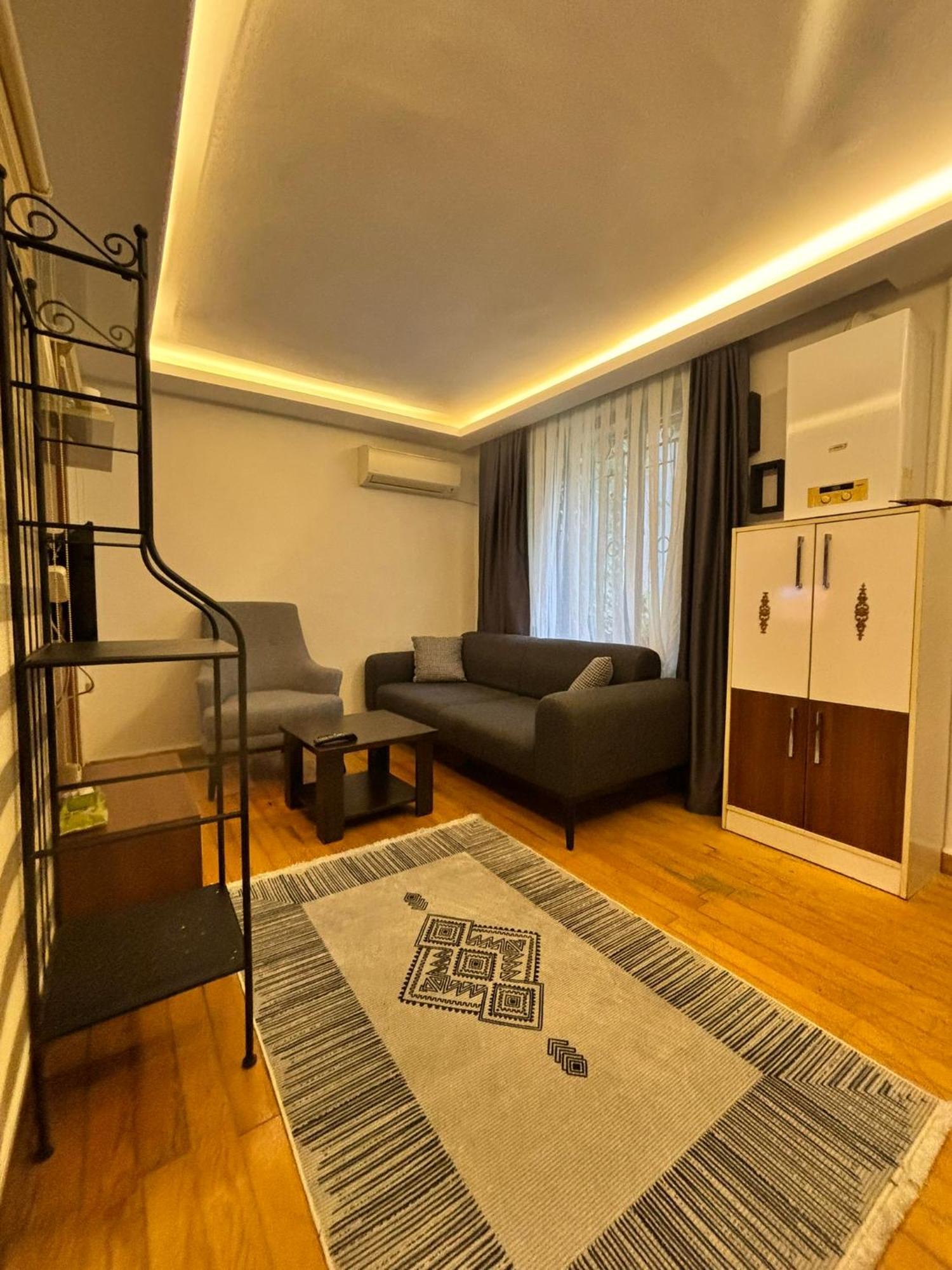 Cozy Garden-level Near Taksim Apartment *