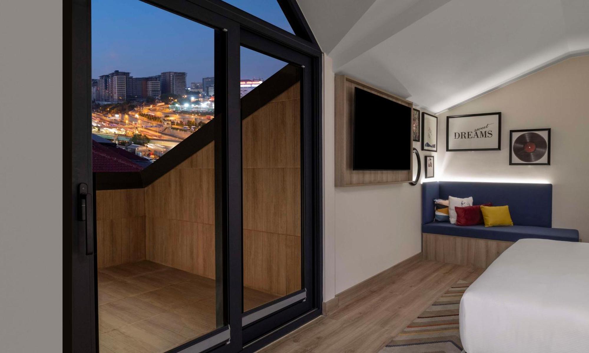 Hotel Hampton By Hilton Merter 3*