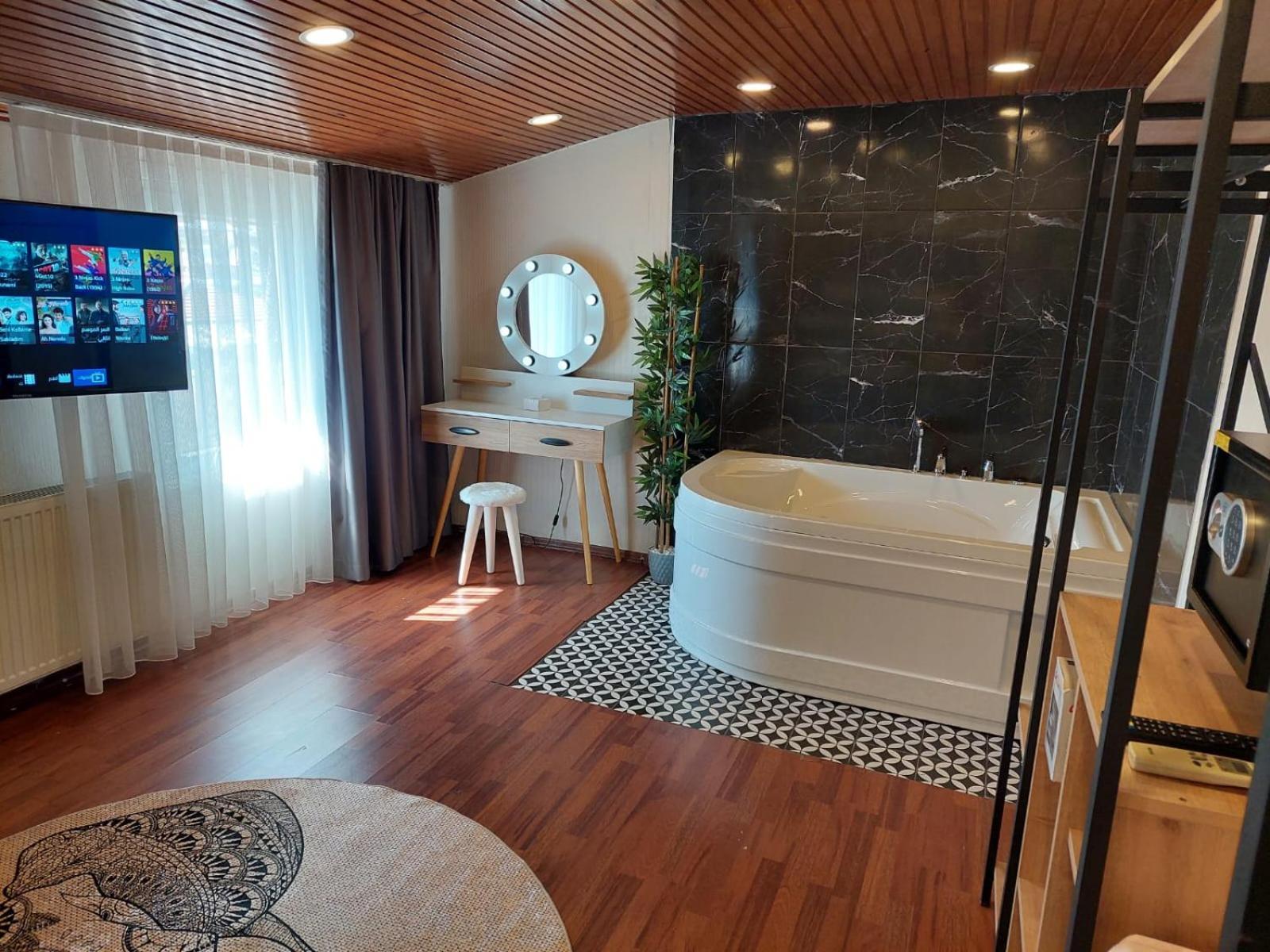 Findikzade Seaside Flats In Lively Fatih Area Very Near Metro And Tourist Sights Apartment *