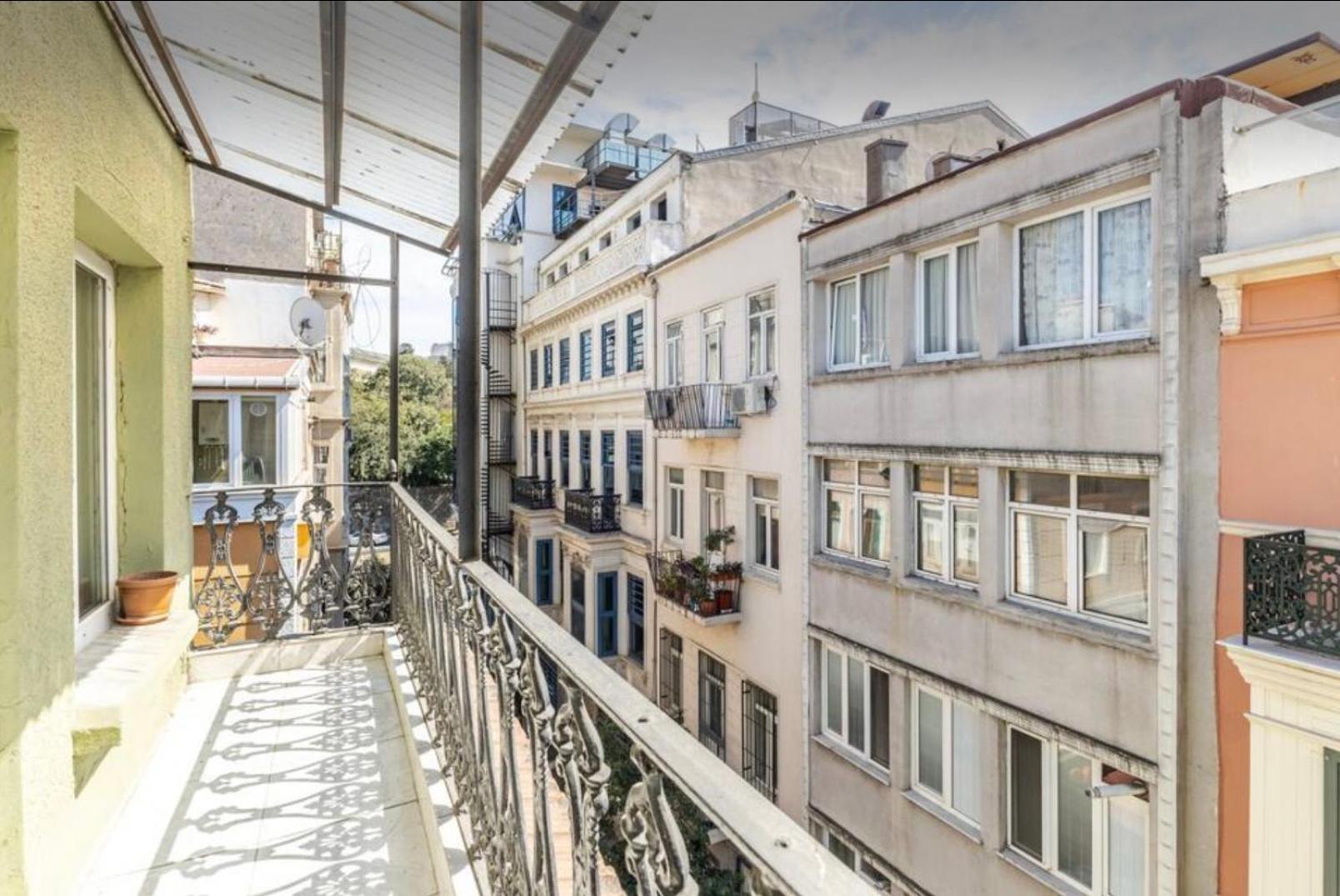 Melissa Cozy Balcony