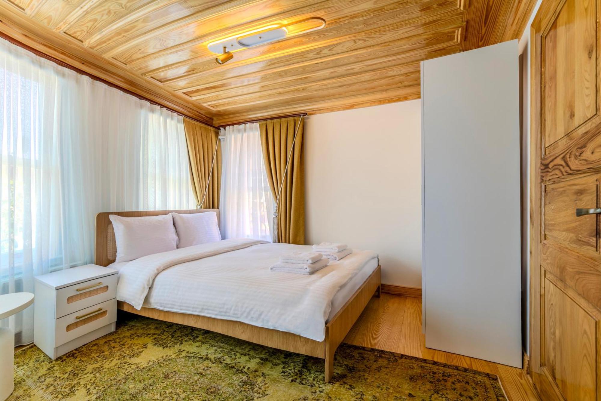 Evra Inn *