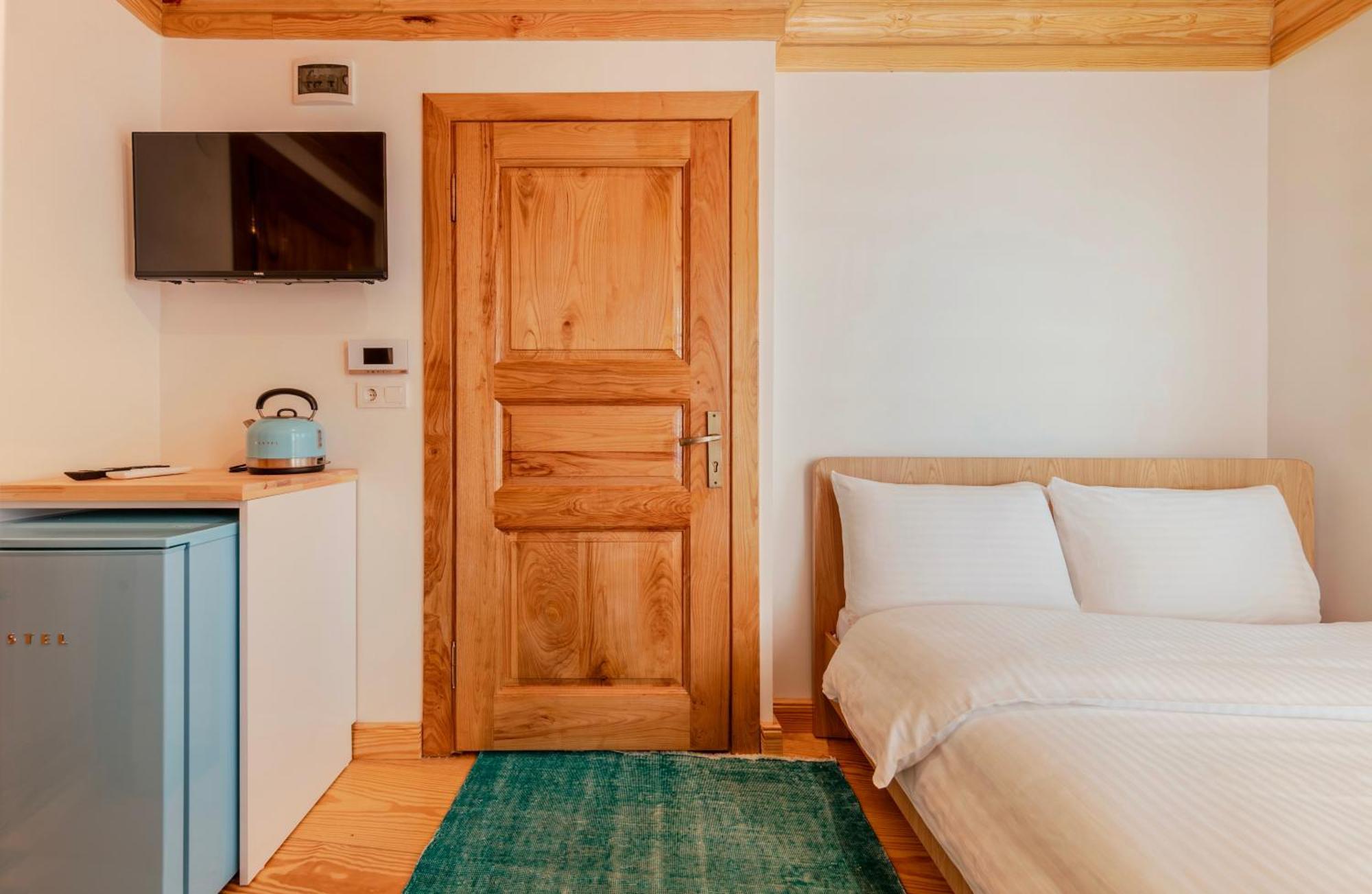Evra Inn *