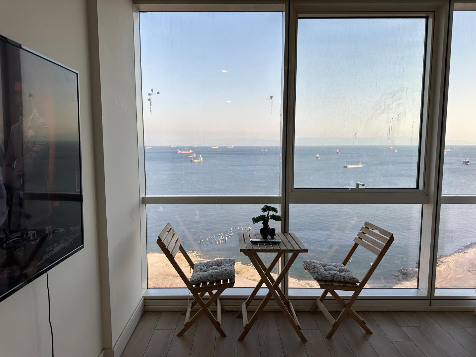 Deniz Kenarinda Muethis Deniz Manzarali Rezisans Apartment *