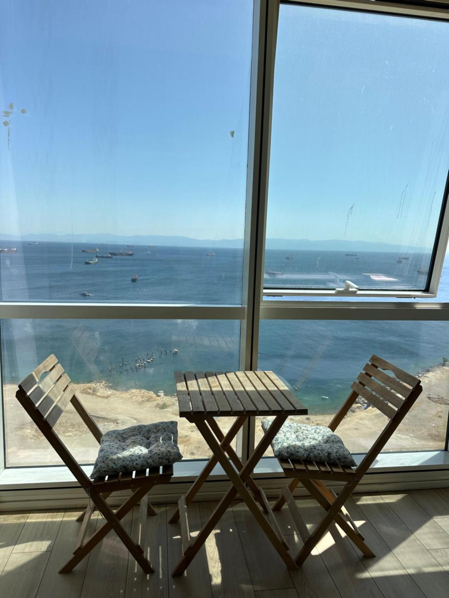 Apartment Deniz Kenarinda Muethis Deniz Manzarali Rezisans