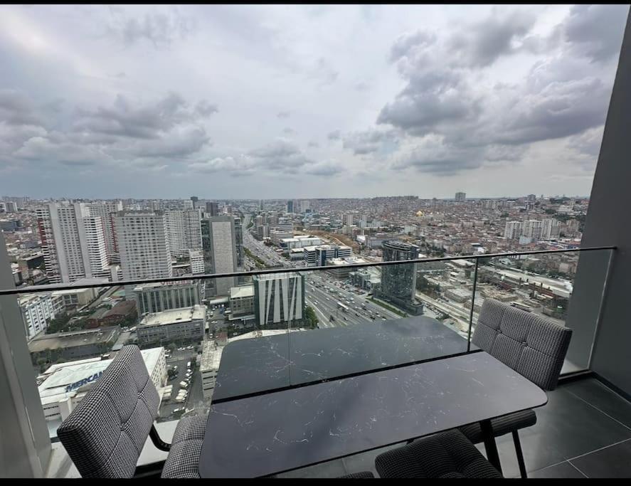 Apartment 33 Floor Cozy 2 Bedroom With Balcony Gym Pool