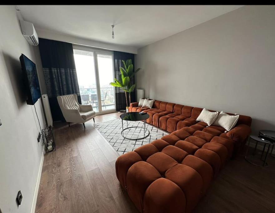 Apartment 33 Floor Cozy 2 Bedroom With Balcony Gym Pool *