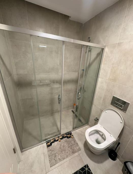Apartment 33 Floor Cozy 2 Bedroom With Balcony Gym Pool Istanbul