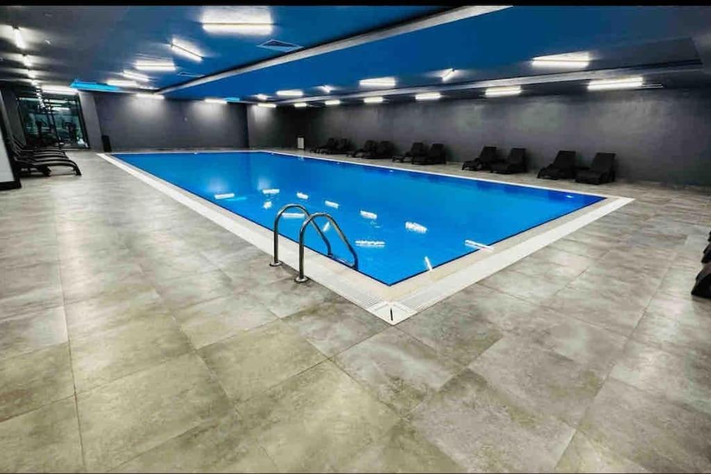 33 Floor Cozy 2 Bedroom With Balcony Gym Pool Istanbul