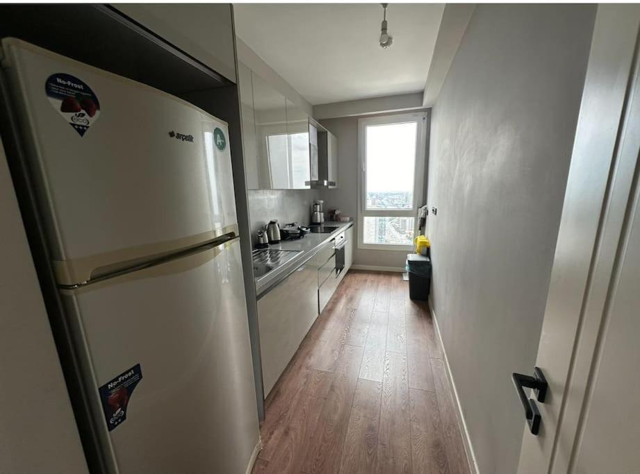 33 Floor Cozy 2 Bedroom With Balcony Gym Pool