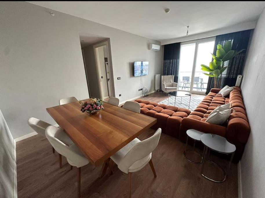 Apartment 33 Floor Cozy 2 Bedroom With Balcony Gym Pool