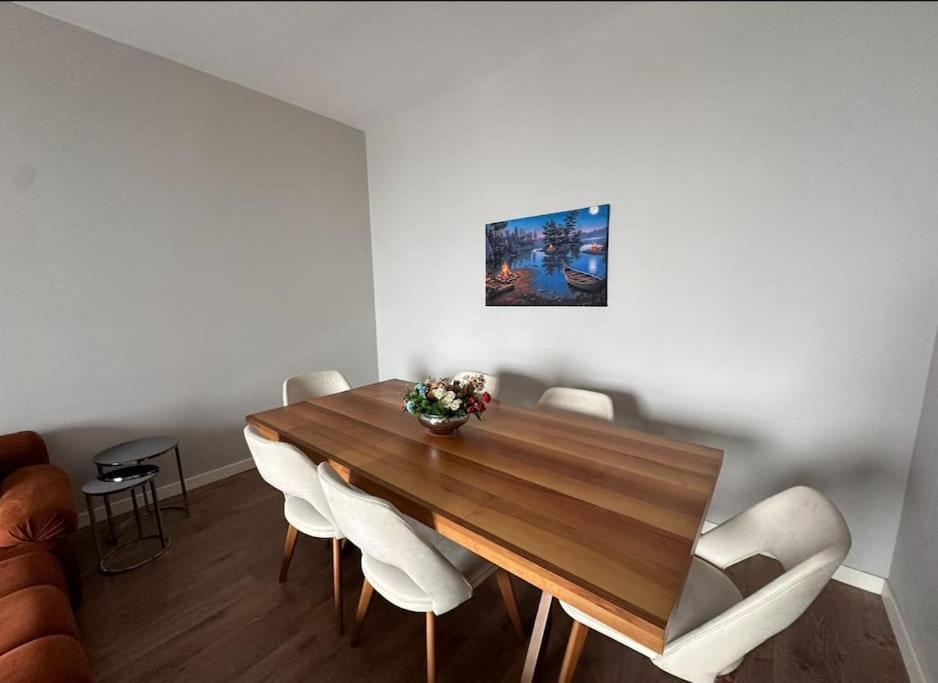 Apartment 33 Floor Cozy 2 Bedroom With Balcony Gym Pool *